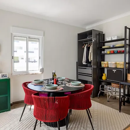 Bright Coastal Retreat In 아파트 코스타 다 카파리카