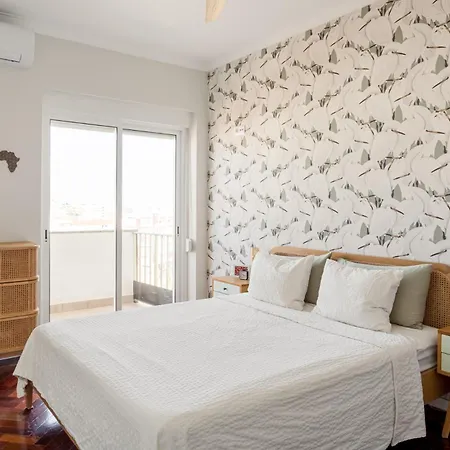 Bright Coastal Retreat In 아파트 코스타 다 카파리카