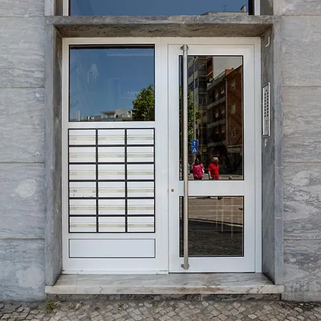 아파트 Bright Coastal Retreat In