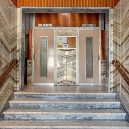 Bright Coastal Retreat In 아파트