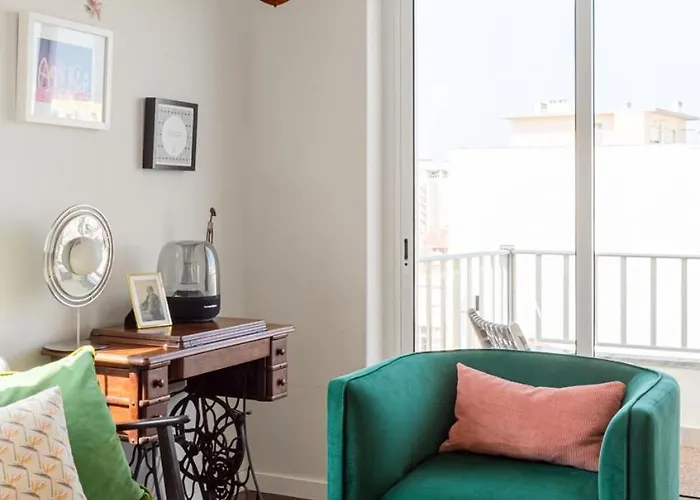 Bright Coastal Retreat In كوستا دا كاباريكا