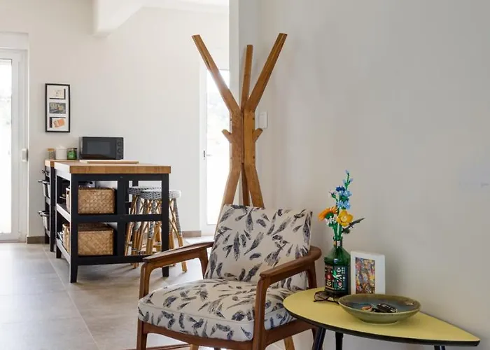 شقة Bright Coastal Retreat In *
