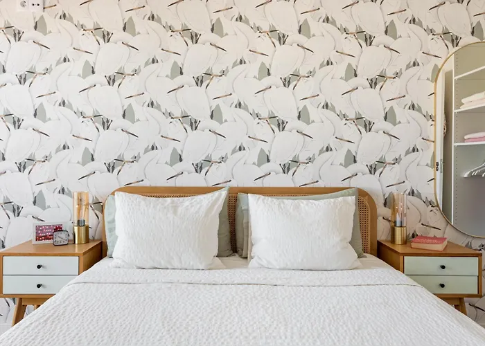 شقة Bright Coastal Retreat In