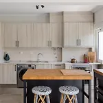 Appartement Bright Coastal Retreat In *