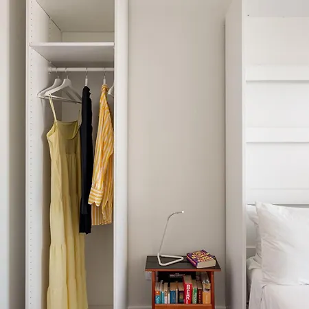 Appartamento Bright Coastal Retreat In *