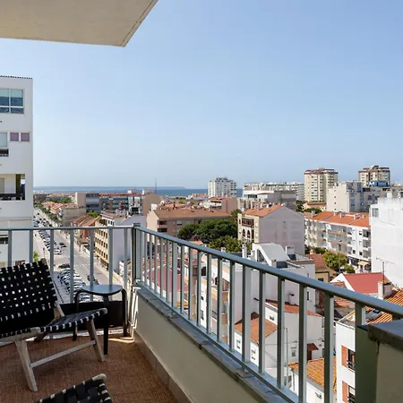 Bright Coastal Retreat In Costa da Caparica