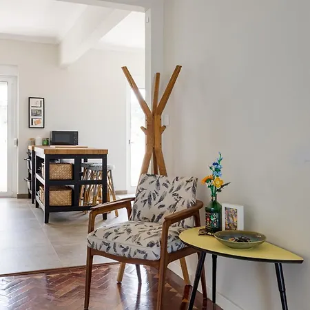 Appartamento Bright Coastal Retreat In *